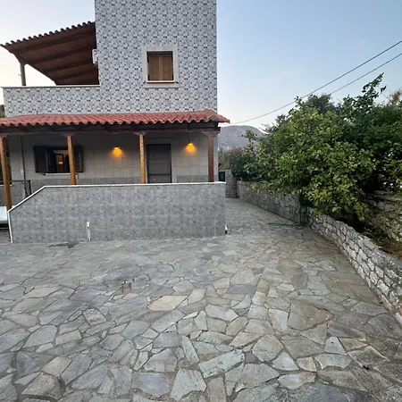 Mani Spot In Almiro *