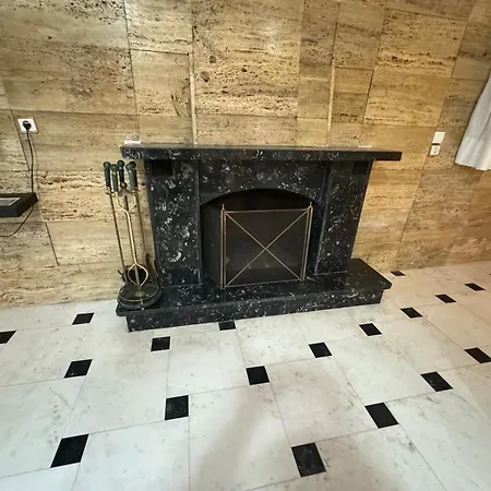 Mani Spot In Almiro *