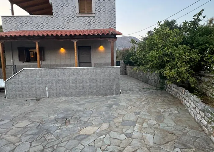 Mani Spot In Almiro *