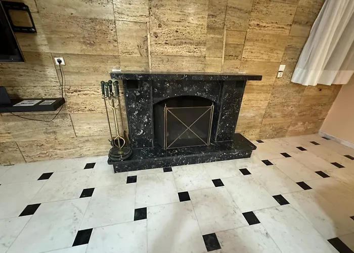 Mani Spot In Almiro *