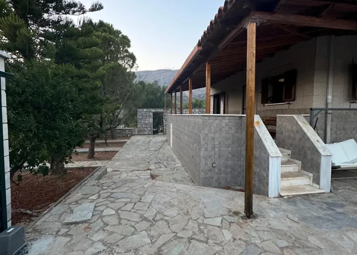 بيت للعطل Mani Spot In Almiro