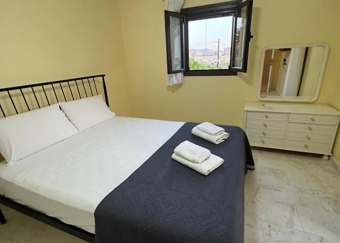 بيت للعطل Mani Spot In Almiro Kyparissos (Laconia)